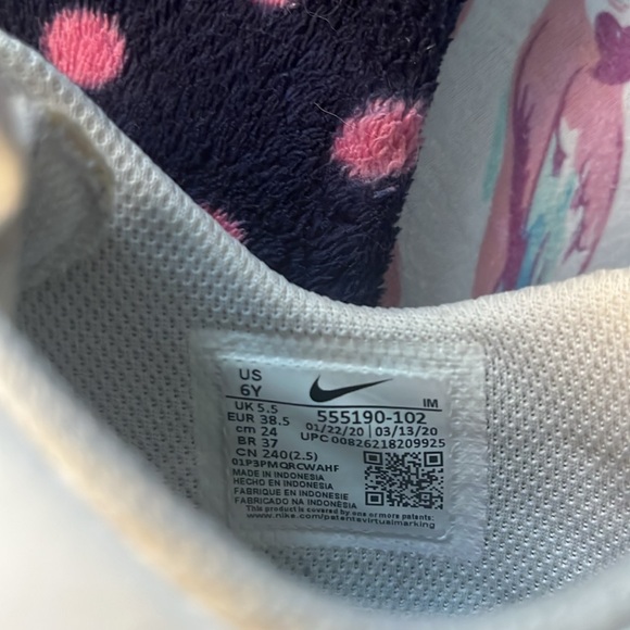 Nike Blazers size 6Y White Sneakers - Picture 5 of 5